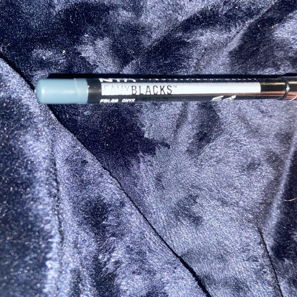 NYX Faux Blacks Eyeliner - ONYX